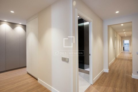 Huoneisto myytävänä Barcelona, Espanja, 4 makuuhuonetta, 204 m2 No. 192715 - kuva 11