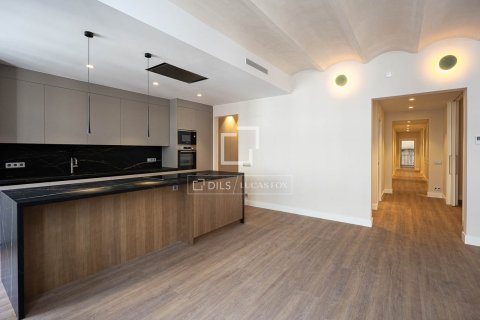 Huoneisto myytävänä Barcelona, Espanja, 4 makuuhuonetta, 204 m2 No. 192715 - kuva 7