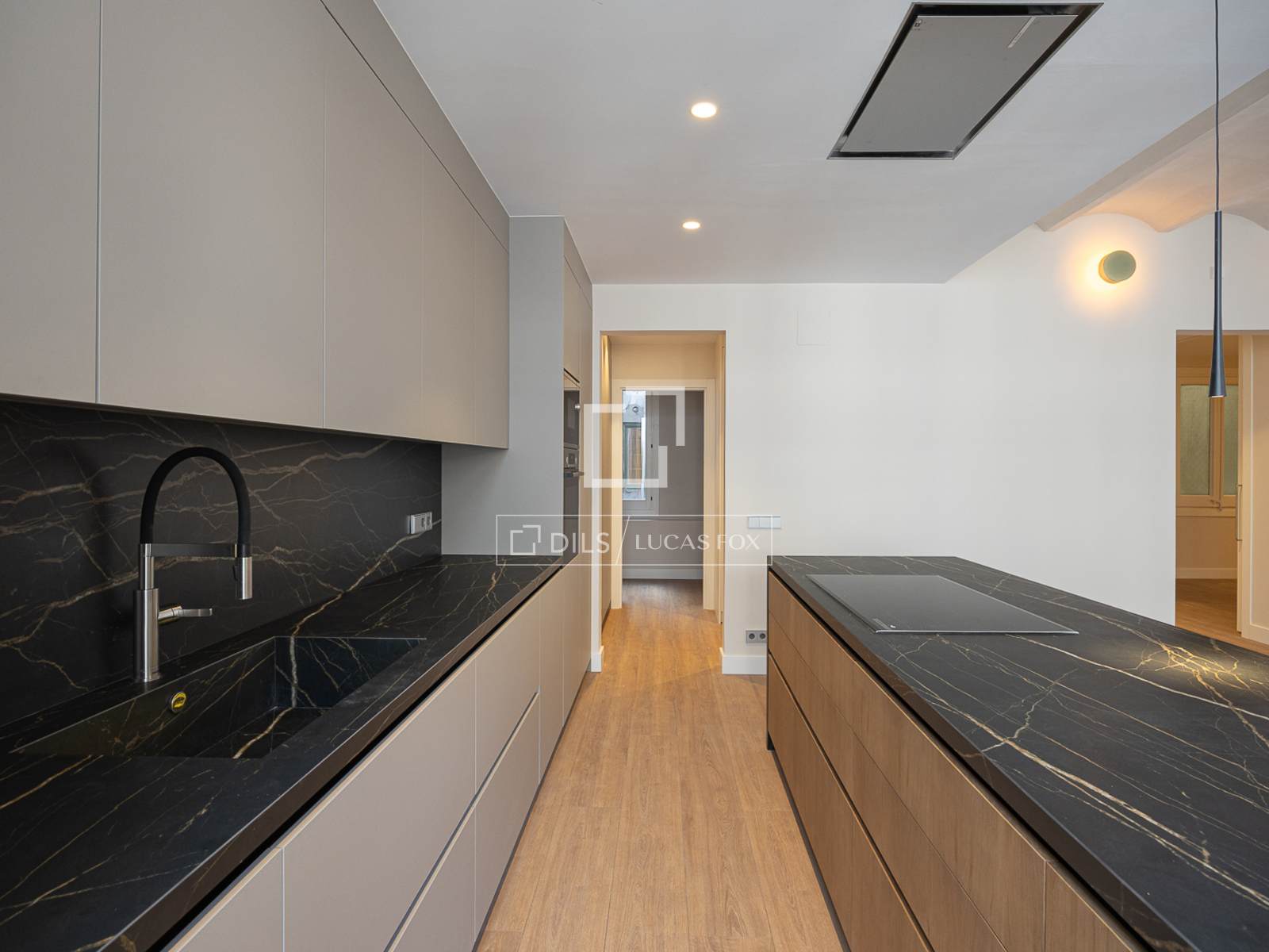 Apartment à Barcelona, Espagne 4 chambres, 204 m2 No. 192715