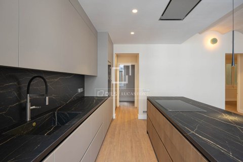 Huoneisto myytävänä Barcelona, Espanja, 4 makuuhuonetta, 204 m2 No. 192715 - kuva 9
