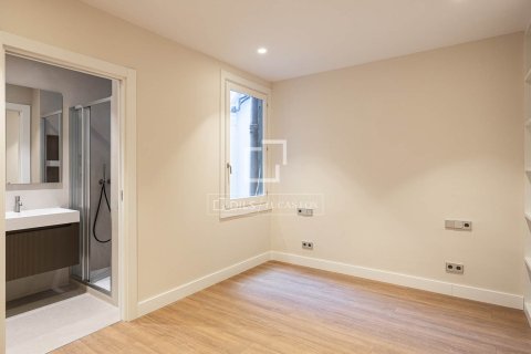 Huoneisto myytävänä Barcelona, Espanja, 4 makuuhuonetta, 204 m2 No. 192715 - kuva 14