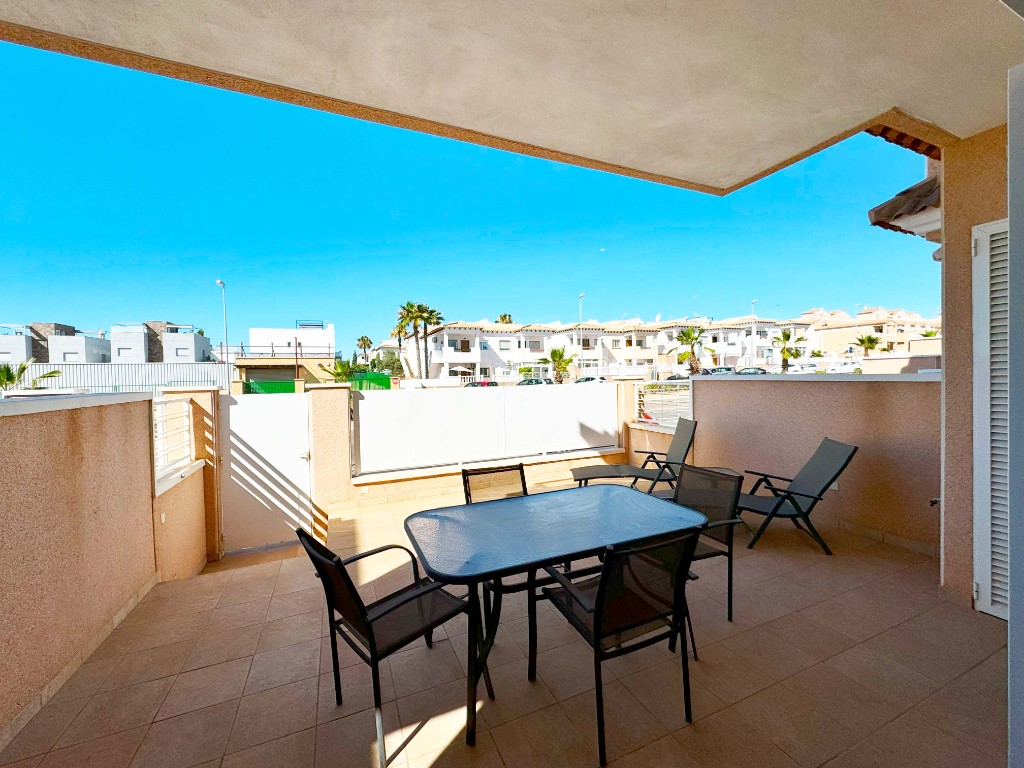 Apartment in Punta Prima, Alicante, Spain 2 bedrooms, 70 sq.m. No. 145245