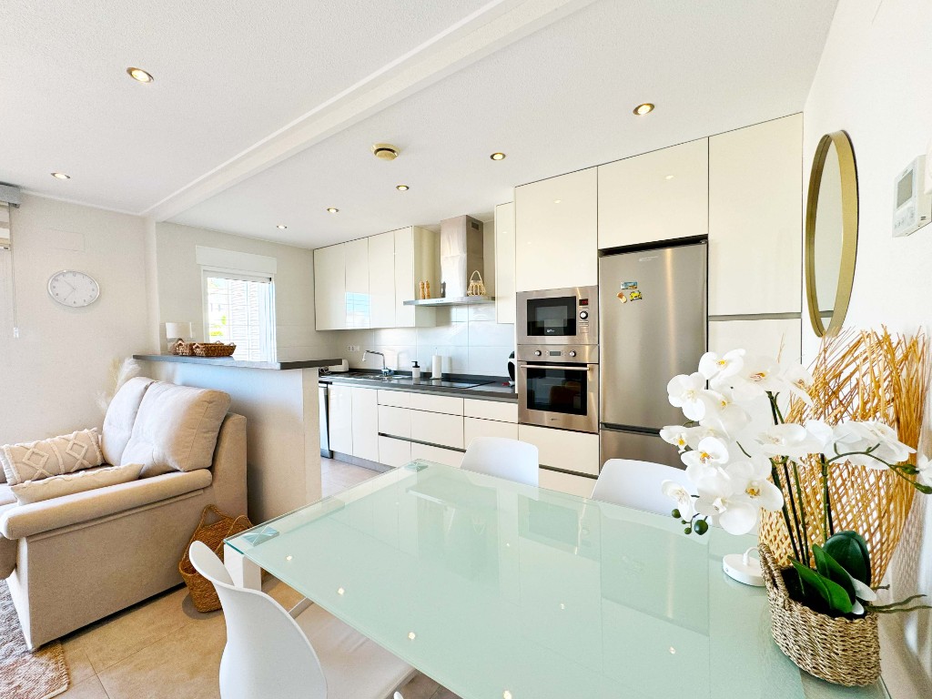 Apartment in Punta Prima, Alicante, Spain 2 bedrooms, 70 sq.m. No. 145245