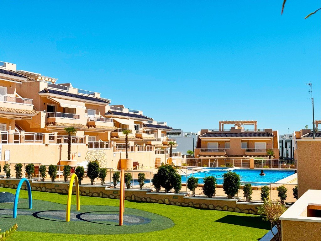 Apartment in Punta Prima, Alicante, Spain 2 bedrooms, 70 sq.m. No. 145245
