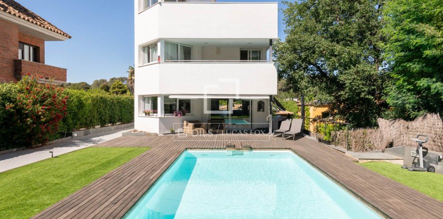 Villa in Sant Cugat Del Valles, Barcelona, Spain 6 bedrooms, 638 sq.m. No. 150406