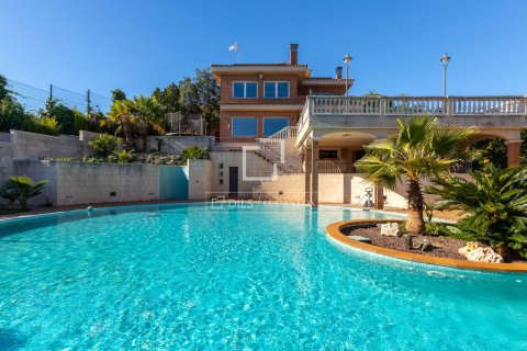 Villa in Alella, Barcelona, Spain 3 bedrooms, 842 sq.m. No. 150411