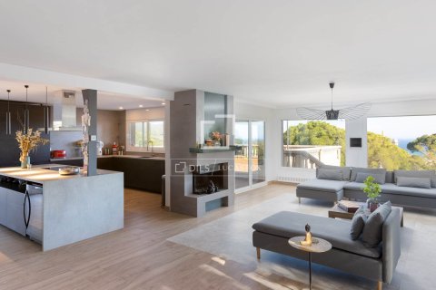 Villa for sale in Alella, Barcelona, Spain 3 bedrooms, 842 sq.m. No. 150411 - photo 12