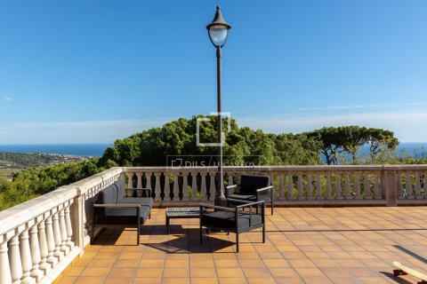 Villa for sale in Alella, Barcelona, Spain 3 bedrooms, 842 sq.m. No. 150411 - photo 13