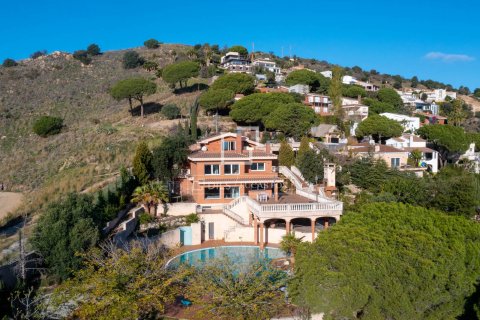 Villa for sale in Alella, Barcelona, Spain 3 bedrooms, 842 sq.m. No. 150411 - photo 4