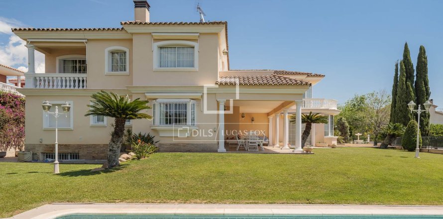 Villa in Vilassar de Dalt, Barcelona, Spain 7 bedrooms, 775 sq.m. No. 150405