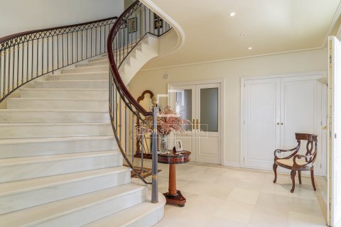 Villa for sale in Vilassar de Dalt, Barcelona, Spain 7 bedrooms, 775 sq.m. No. 150405 - photo 12