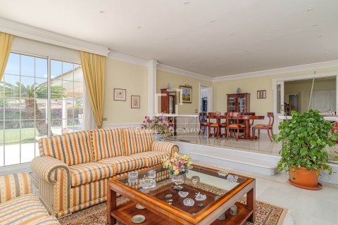 Villa for sale in Vilassar de Dalt, Barcelona, Spain 7 bedrooms, 775 sq.m. No. 150405 - photo 16