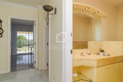 Villa for sale in Vilassar de Dalt, Barcelona, Spain 7 bedrooms, 775 sq.m. No. 150405 - photo 24
