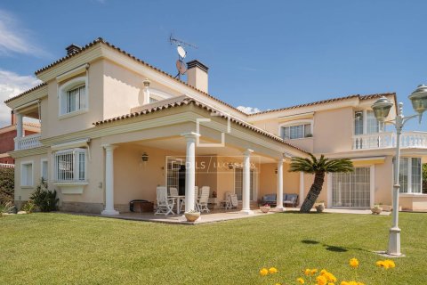 Villa for sale in Vilassar de Dalt, Barcelona, Spain 7 bedrooms, 775 sq.m. No. 150405 - photo 2