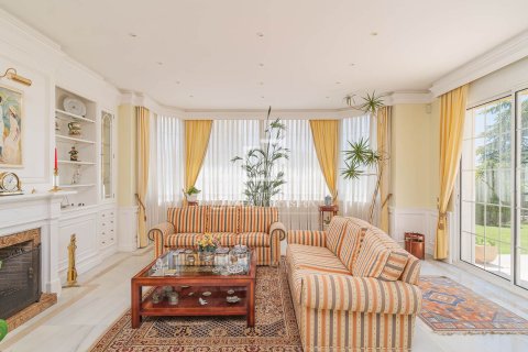 Villa for sale in Vilassar de Dalt, Barcelona, Spain 7 bedrooms, 775 sq.m. No. 150405 - photo 15