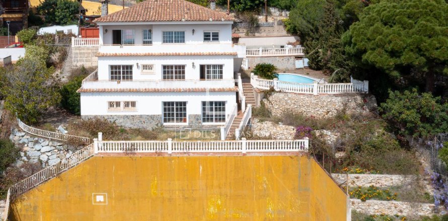 Villa in Premia De Dalt, Barcelona, Spain 5 bedrooms, 495 sq.m. No. 150407