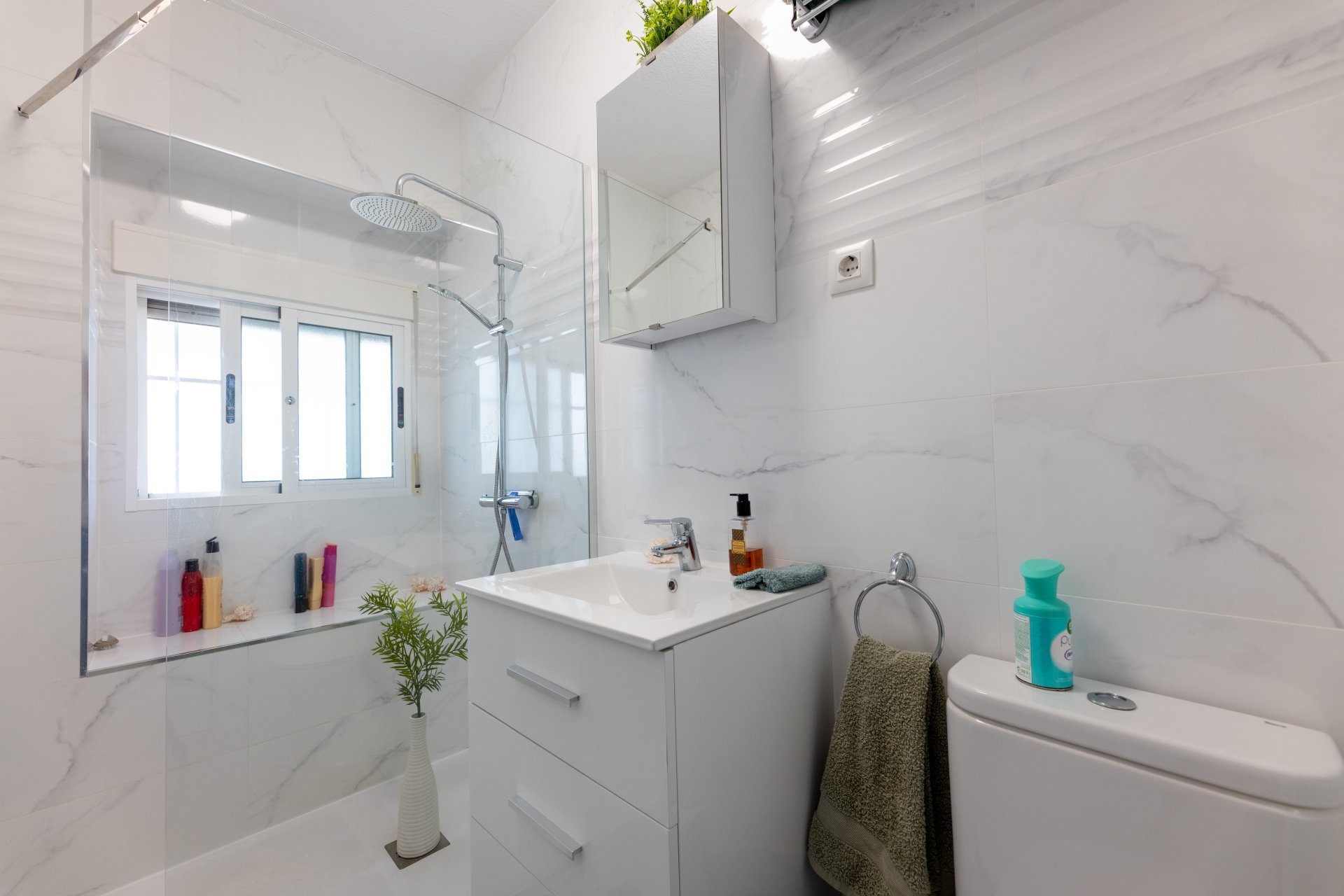 Apartamento en Punta Prima, Alicante, España 2 dormitorios, 85 m2 No. 183569