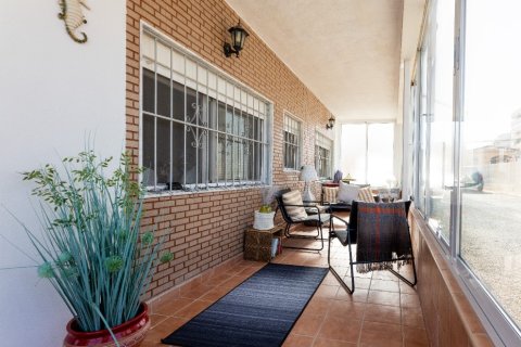 Dzīvoklis pārdošanā Punta Prima, Alicante, Spānijā 2 istabas, 85 m2 Nr. 183569 - attēls 2