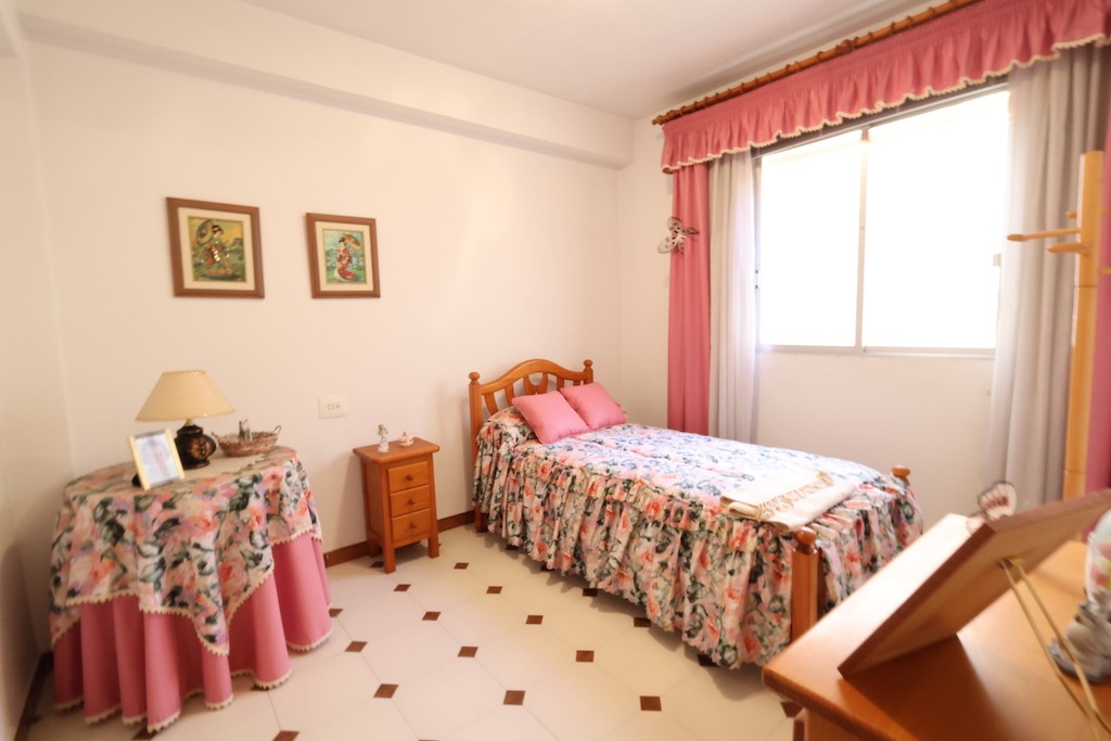 Apartment in Torrevieja, Alicante, Spain 3 bedrooms, 90 sq.m. No. 183571