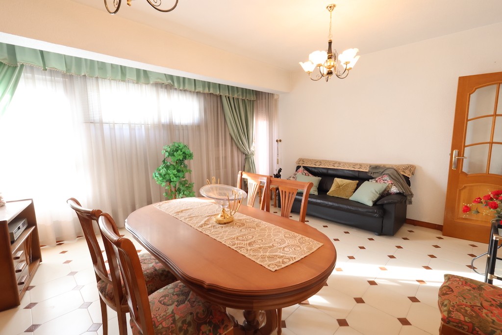 Apartment in Torrevieja, Alicante, Spain 3 bedrooms, 90 sq.m. No. 183571