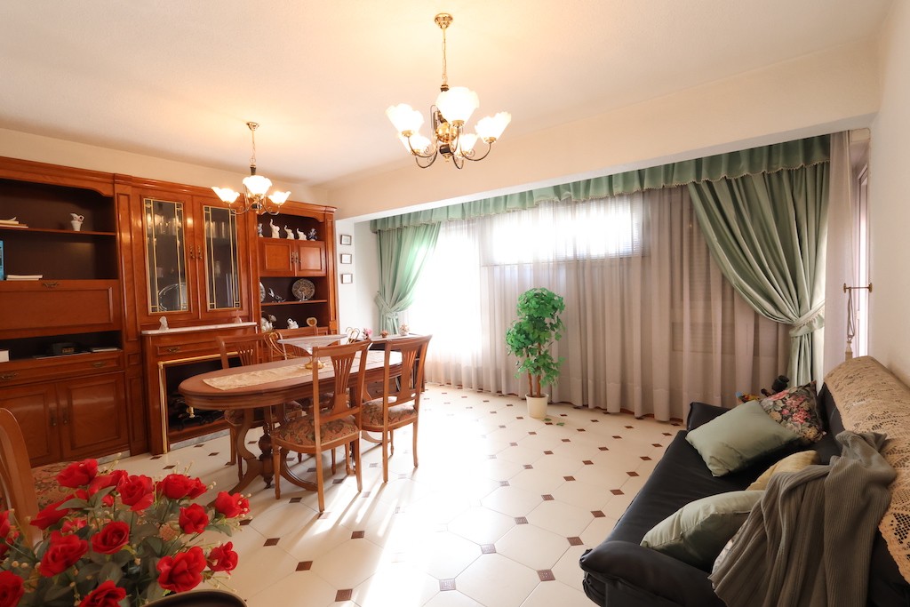 Apartment in Torrevieja, Alicante, Spain 3 bedrooms, 90 sq.m. No. 183571