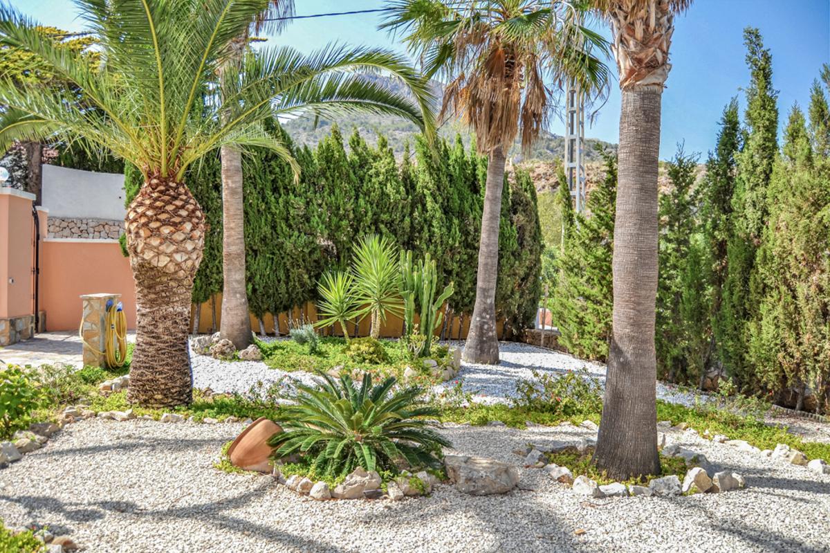 Villa in Calpe, Alicante, Spain 5 bedrooms, 460 sq.m. No. 80283