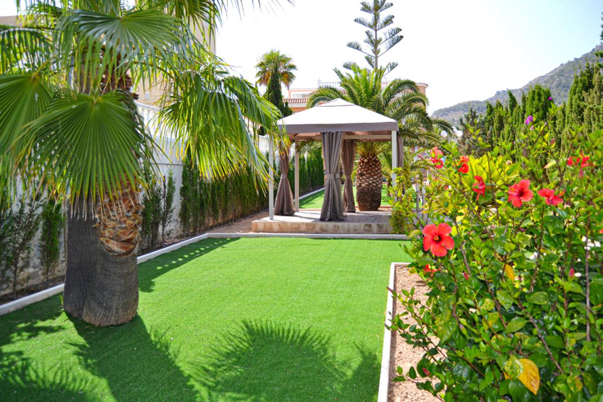 Villa in Calpe, Alicante, Spain 5 bedrooms, 460 sq.m. No. 80283