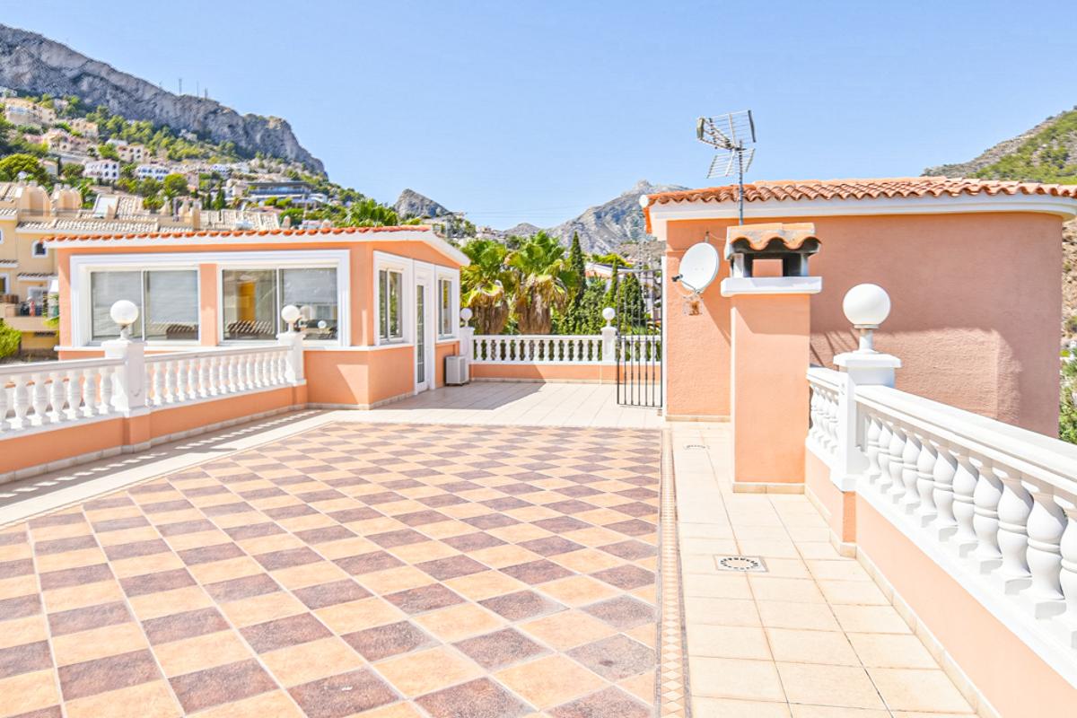 Villa in Calpe, Alicante, Spain 5 bedrooms, 460 sq.m. No. 80283