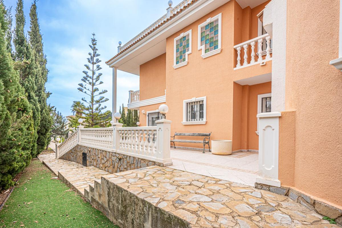 Villa in Calpe, Alicante, Spain 5 bedrooms, 460 sq.m. No. 80283