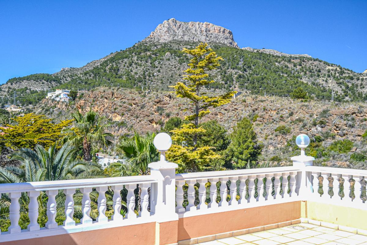Villa in Calpe, Alicante, Spain 5 bedrooms, 460 sq.m. No. 80283