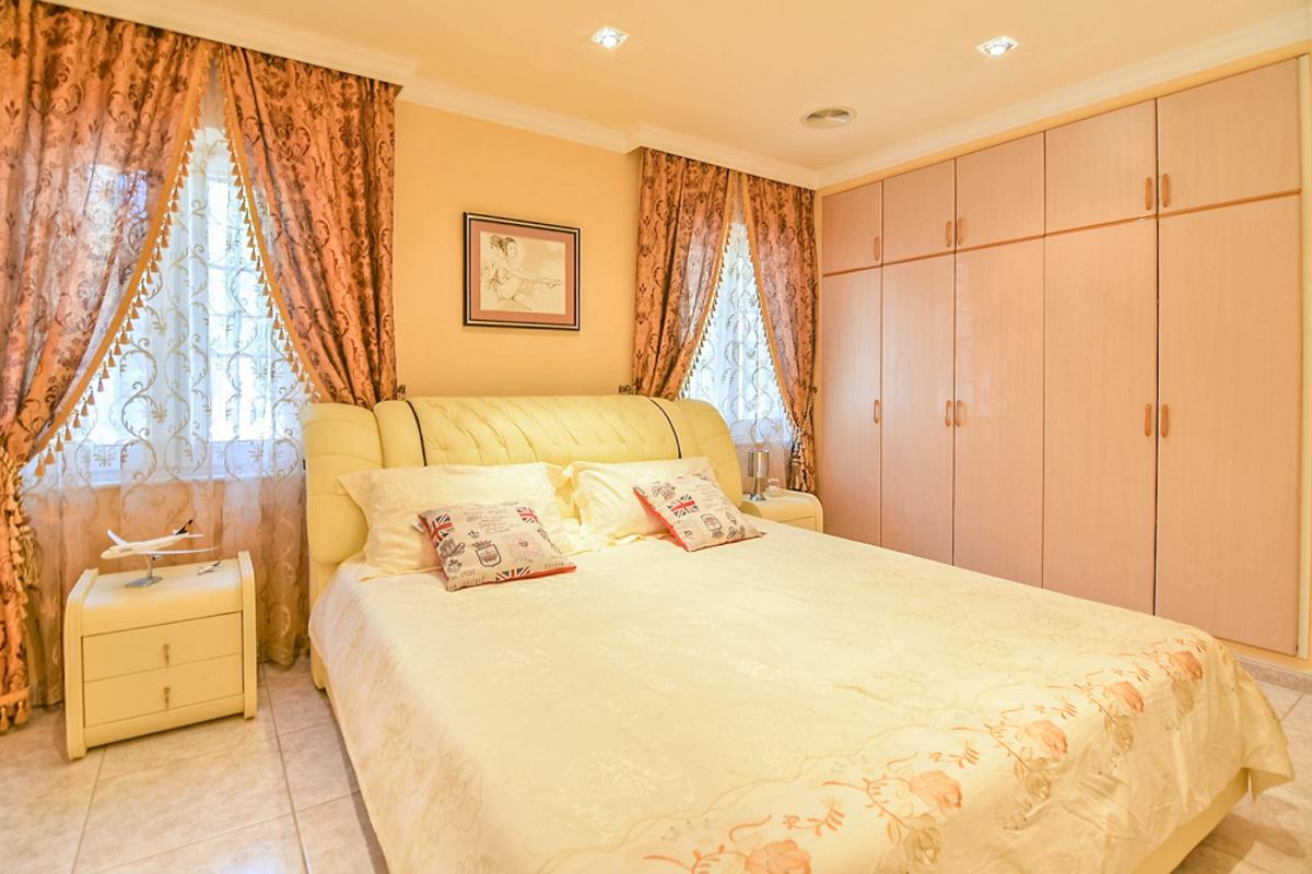 Villa in Calpe, Alicante, Spain 5 bedrooms, 460 sq.m. No. 80283