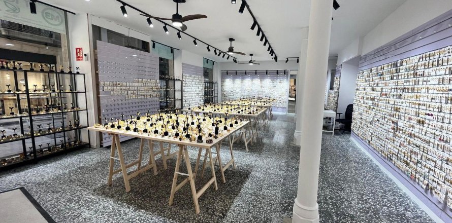 Коммерческая недвижимость в Барселона, Испания 130м2 №160715