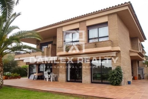 Kamienica w Lloret de Mar, Girona, Hiszpania 4 sypialnie, 500 mkw. nr 176761 – zdjęcie 15