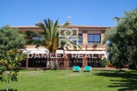 Kamienica w Lloret de Mar, Girona, Hiszpania 4 sypialnie, 500 mkw. nr 176761