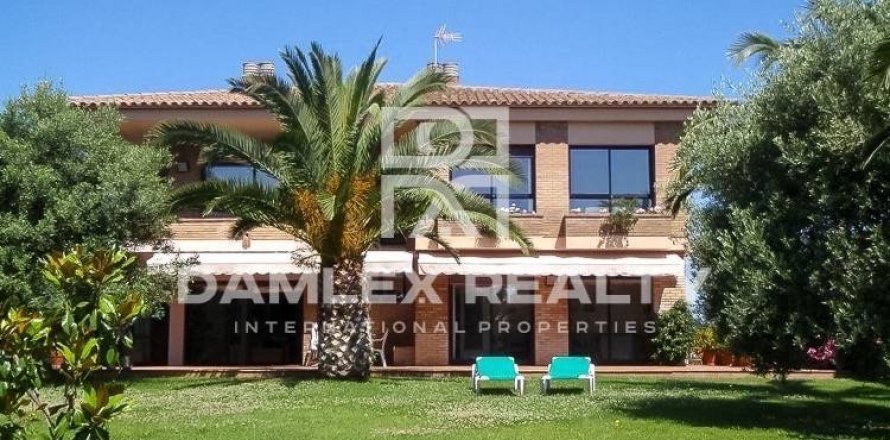 Kamienica w Lloret de Mar, Girona, Hiszpania 4 sypialnie, 500 mkw. nr 176761