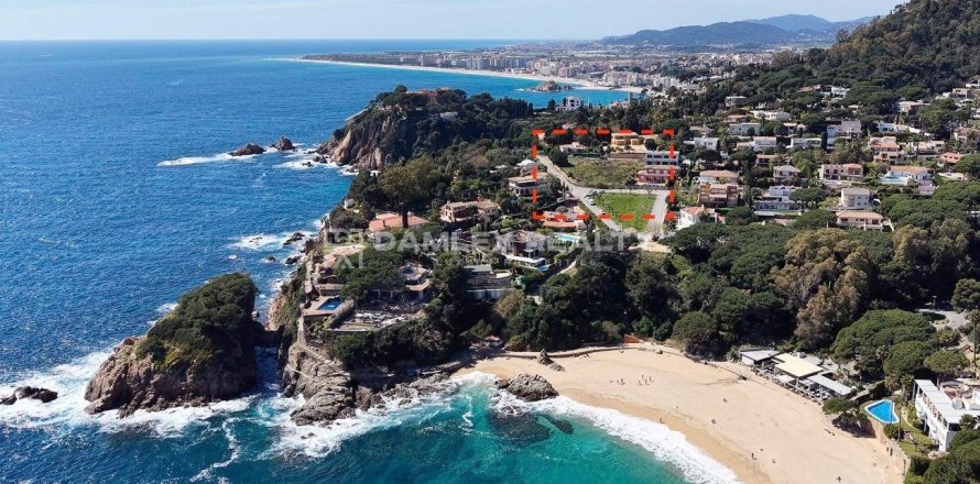 Tontti Blanes, Girona, Espanja 2143 m2 No. 176758