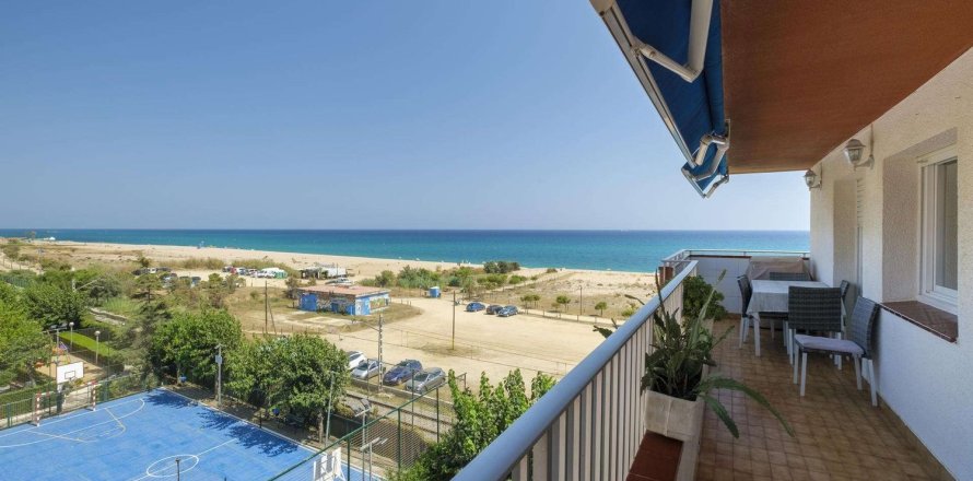 Lägenhet i Arenys de Mar, Barcelona, Spanien 3 sovrum, 108 kvm. Nr. 160744