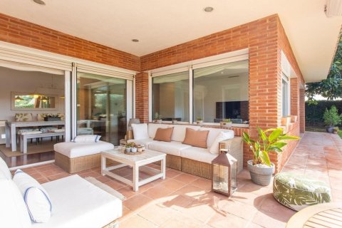 Продажа дома в Сан-Андреу-де-Льяванерес, Барселона, Испания 4 спальни, 481м2 №160743 - фото 7