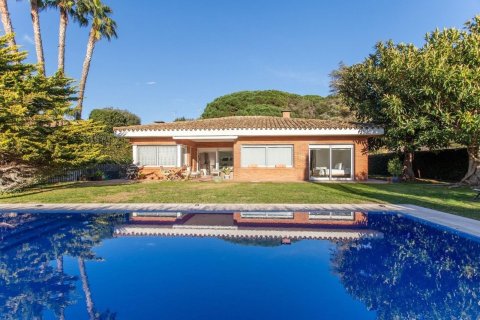 Продажа дома в Сан-Андреу-де-Льяванерес, Барселона, Испания 4 спальни, 481м2 №160743 - фото 3