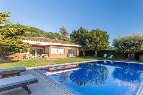 Продажа дома в Сан-Андреу-де-Льяванерес, Барселона, Испания 4 спальни, 481м2 №160743 - фото 1