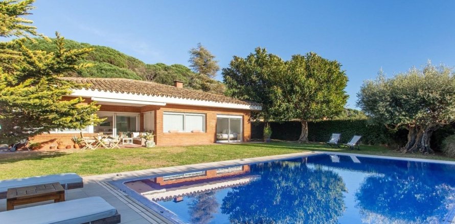 Дом в Сан-Андреу-де-Льяванерес, Барселона, Испания 4 спальни, 481м2 №160743