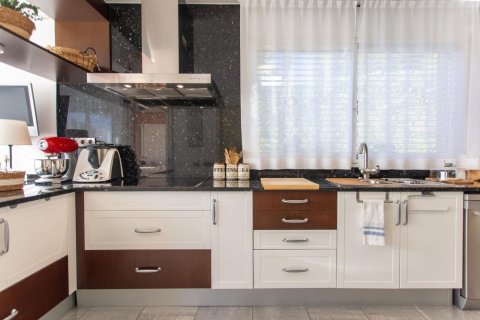 Продажа дома в Сан-Андреу-де-Льяванерес, Барселона, Испания 4 спальни, 481м2 №160743 - фото 25