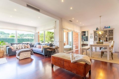 Продажа дома в Сан-Андреу-де-Льяванерес, Барселона, Испания 4 спальни, 481м2 №160743 - фото 15