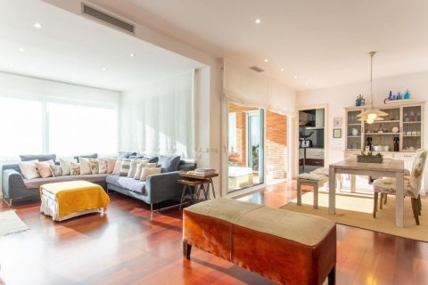 Продажа дома в Сан-Андреу-де-Льяванерес, Барселона, Испания 4 спальни, 481м2 №160743 - фото 17