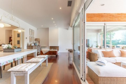 Продажа дома в Сан-Андреу-де-Льяванерес, Барселона, Испания 4 спальни, 481м2 №160743 - фото 10