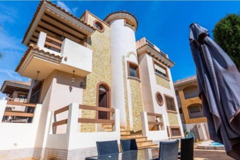 Villa zum Verkauf in Alicante, Spanien 6 Schlafzimmer, 180 m2 Nr. 164781 - Foto 2