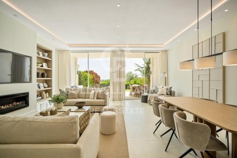 Kaupunkipientalo myytävänä Benahavis, Malaga, Espanja, 4 makuuhuonetta, 198 m2 No. 158180 - kuva 4