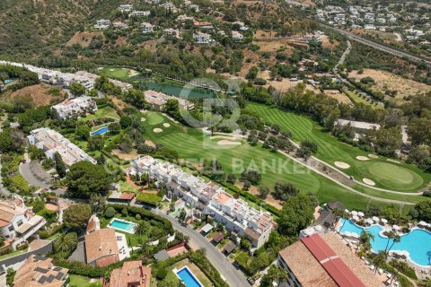 Kaupunkipientalo myytävänä Benahavis, Malaga, Espanja, 4 makuuhuonetta, 198 m2 No. 158180 - kuva 25