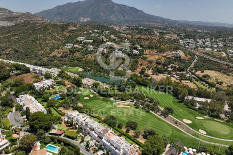 Kaupunkipientalo myytävänä Benahavis, Malaga, Espanja, 4 makuuhuonetta, 198 m2 No. 158180 - kuva 24