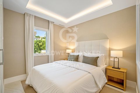 Kaupunkipientalo myytävänä Benahavis, Malaga, Espanja, 4 makuuhuonetta, 198 m2 No. 158180 - kuva 8